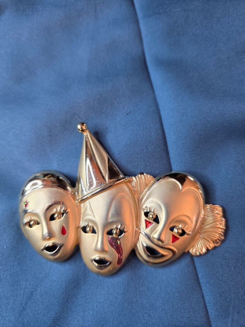 Gold-Tone Comedy & Tragedy Mask Brooch Pin With Red Enamel Accents Vintage Theat